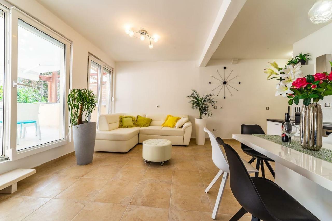 Ln New Apartment سبليت المظهر الخارجي الصورة