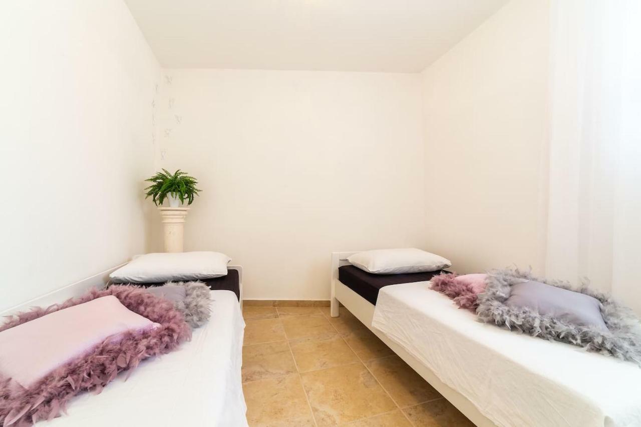 Ln New Apartment سبليت المظهر الخارجي الصورة